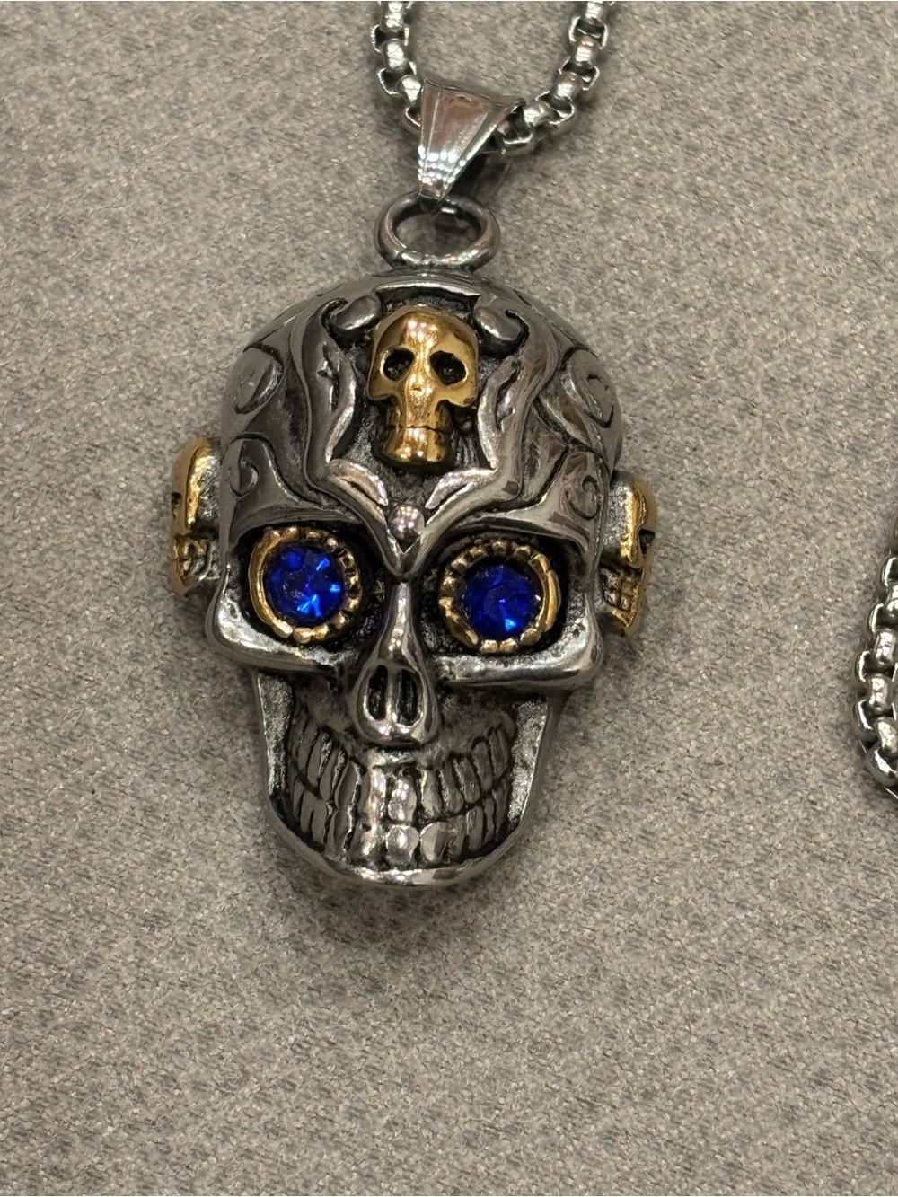 Stainless steel Skull Pendant Necklace with Blue Crystal Eyes - Picture 3 of 7